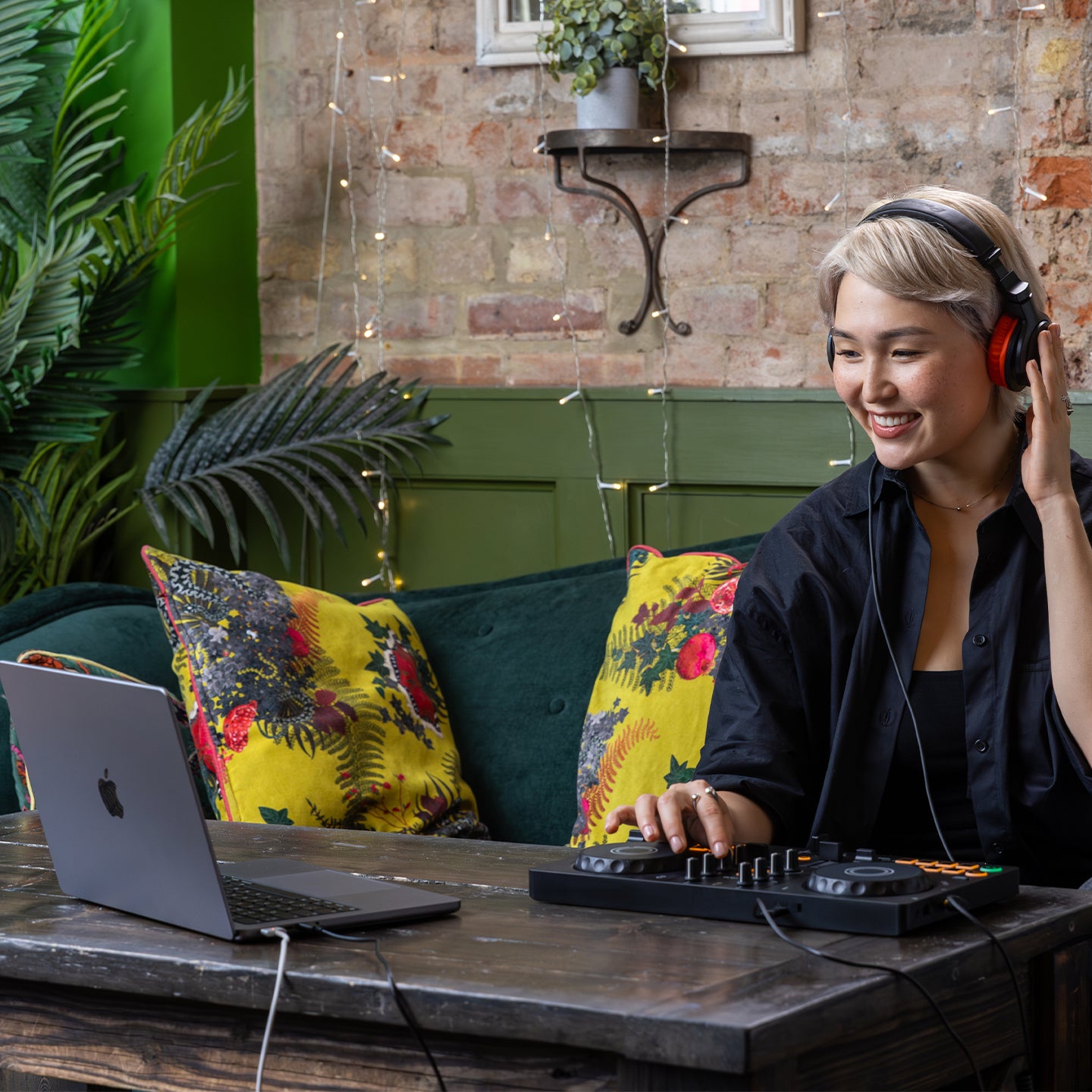 AlphaTheta DDJ-FLX2 (Black)