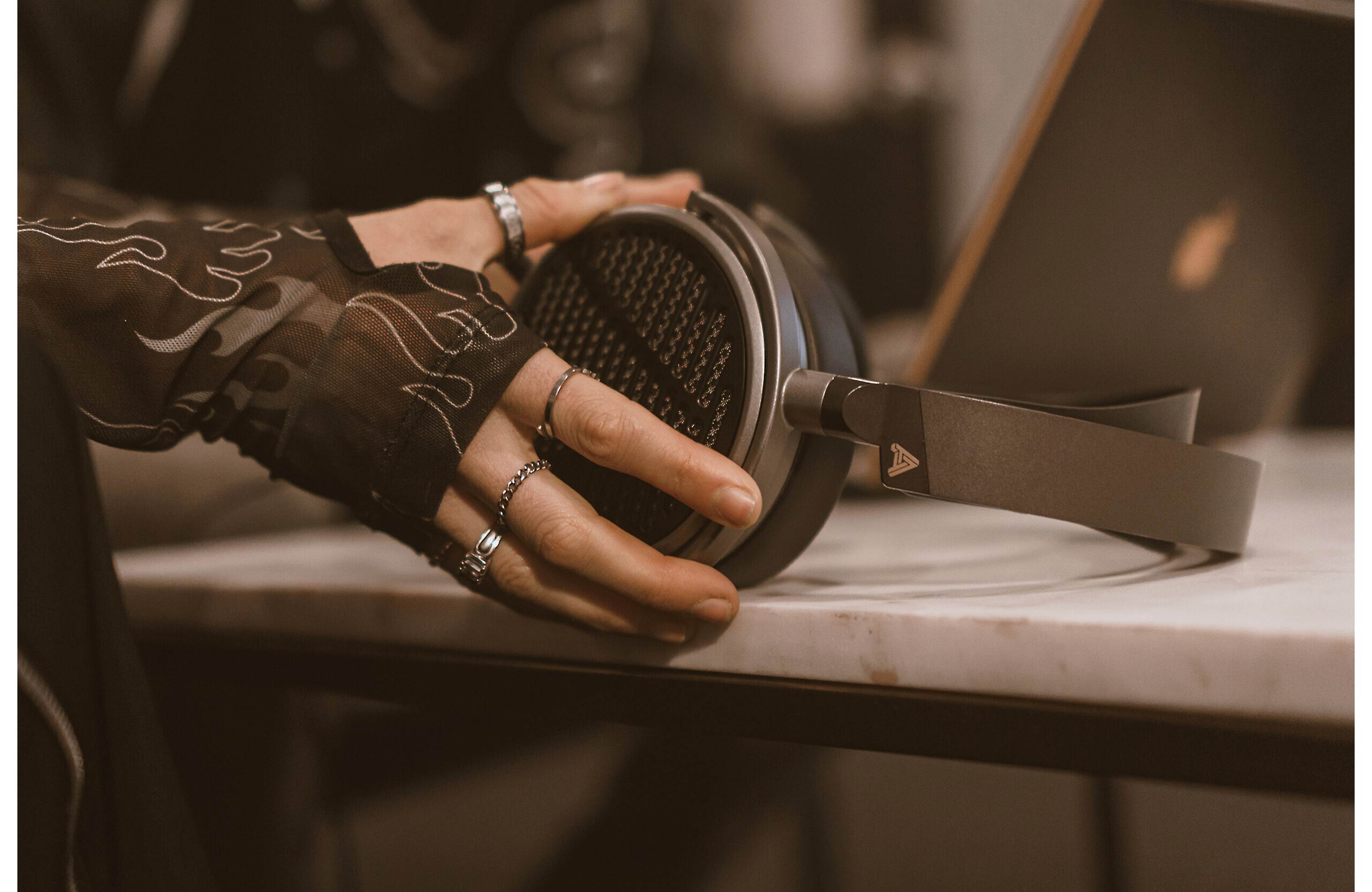 Audeze MM-100