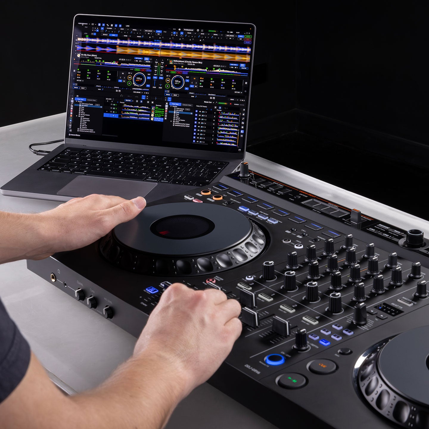AlphaTheta DDJ-GRV6 + Pioneer DM-50D (Bluetooth) Bundle