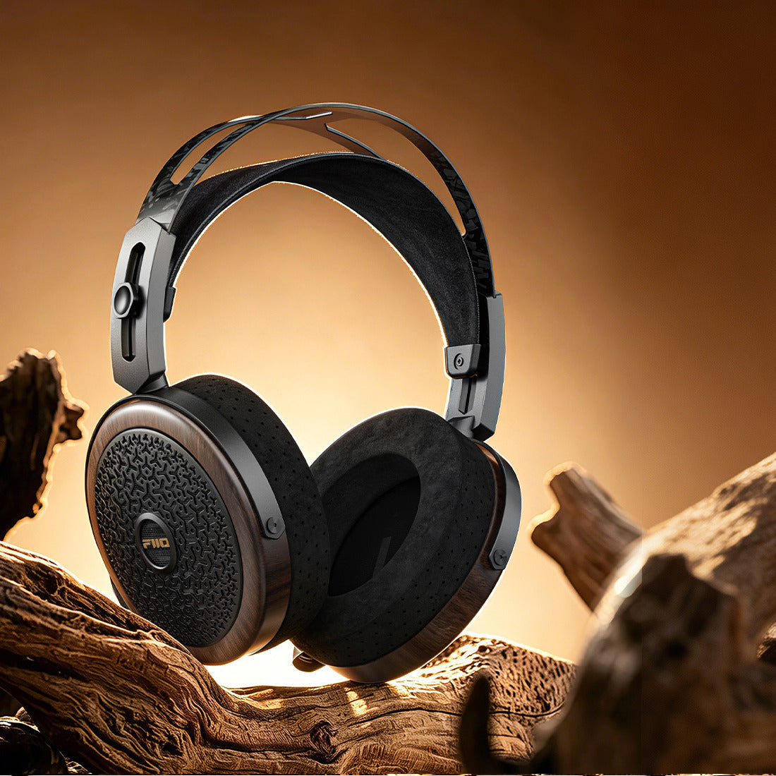FiiO FT15: a 101 mm planar with a diamond-coated diaphragm, and a dongle can drive it