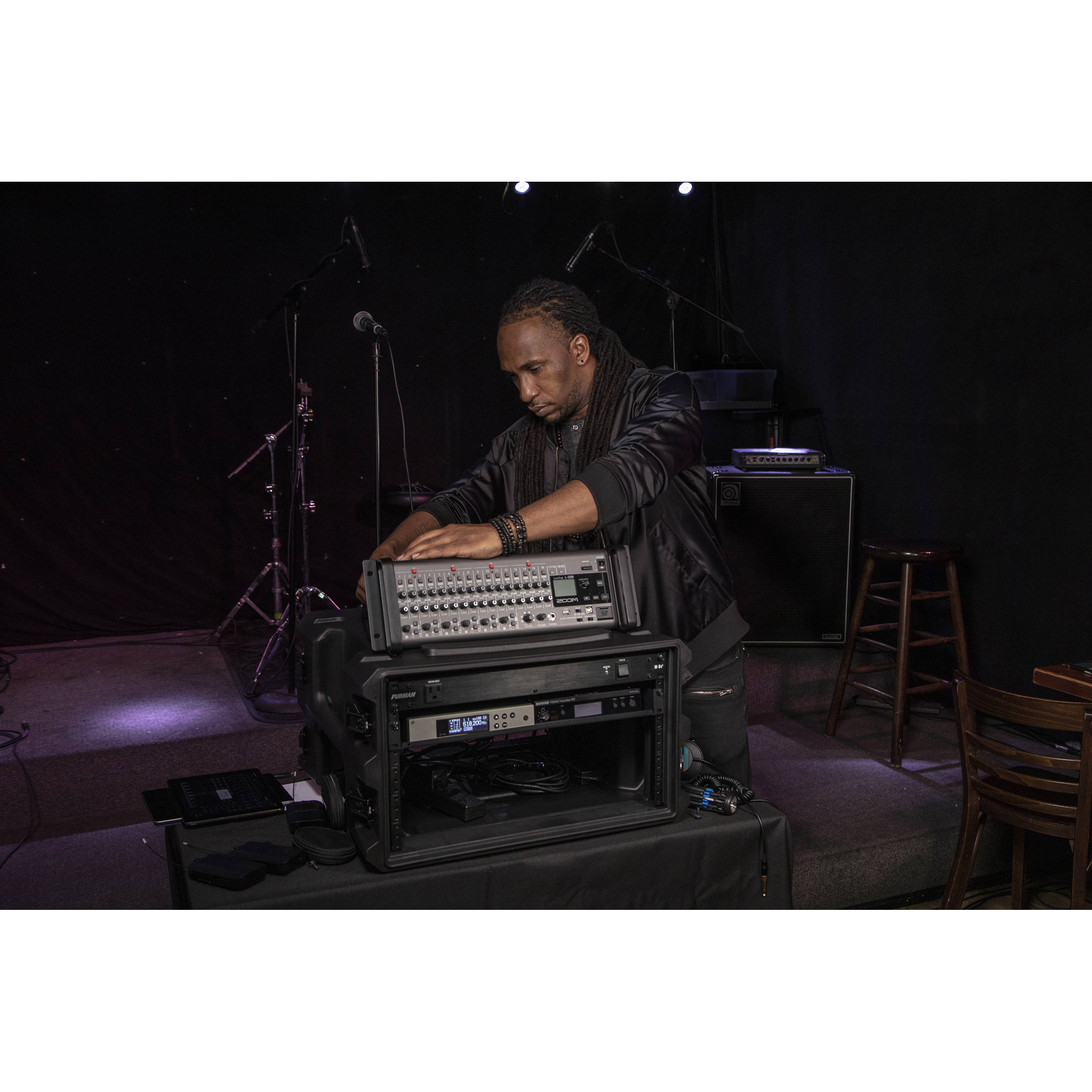 Zoom LiveTrak L-20R