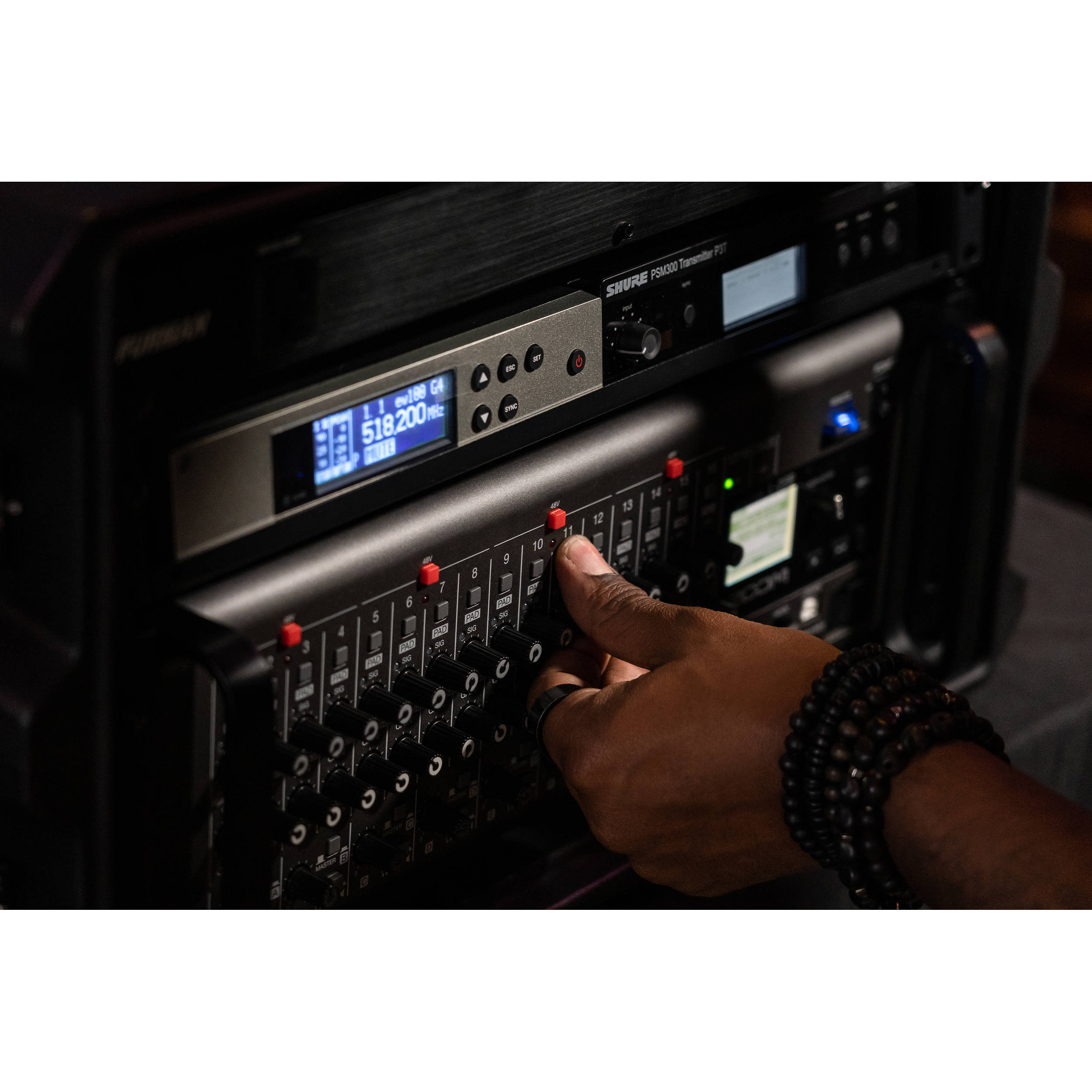 Zoom LiveTrak L-20R