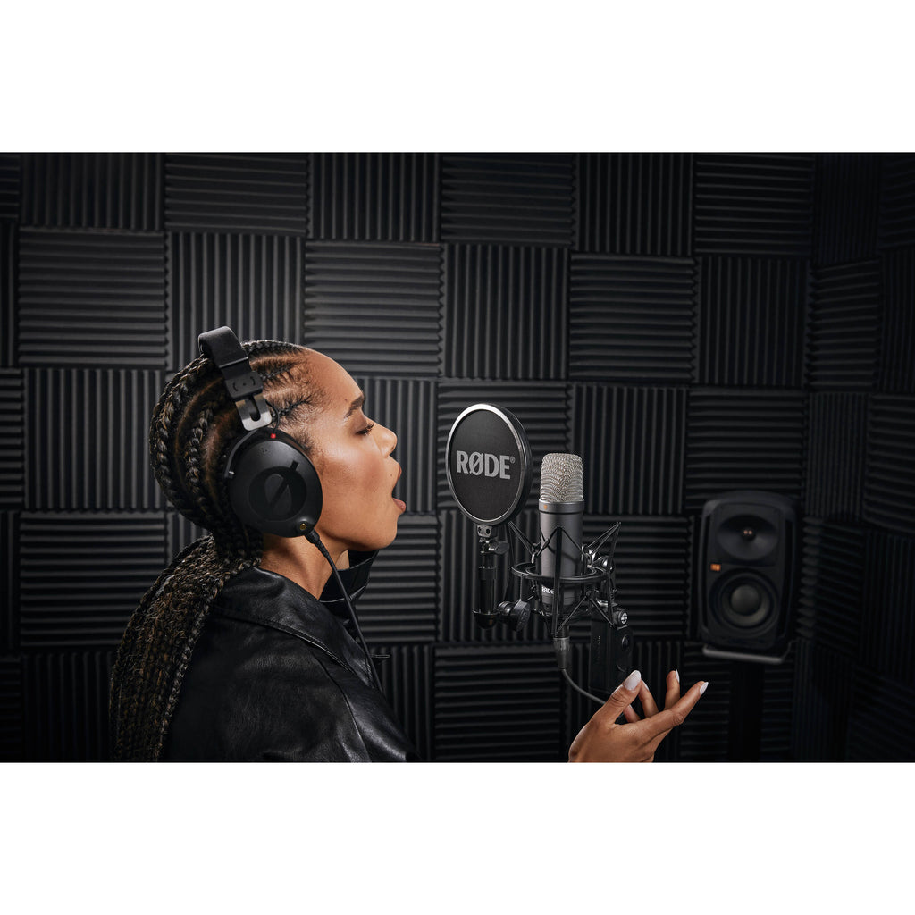 Rode NT1 Signature Series condenser microphone with black body and silver grille for high-quality audio recording.