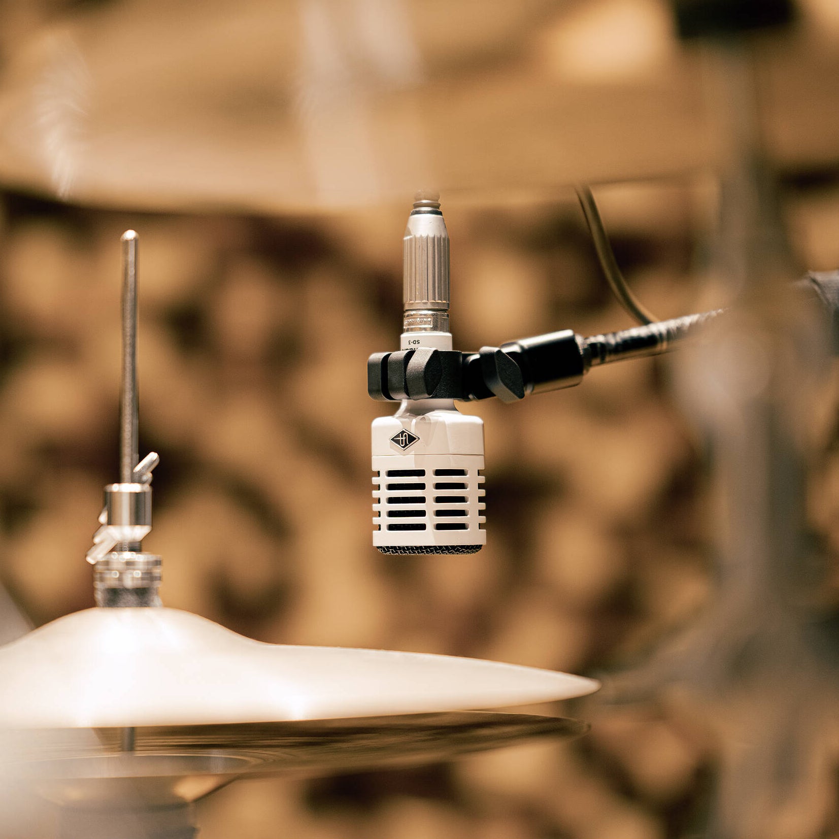 Universal Audio SD-3 dynamic microphone with a black grille and sturdy build, ideal for professional audio recording.