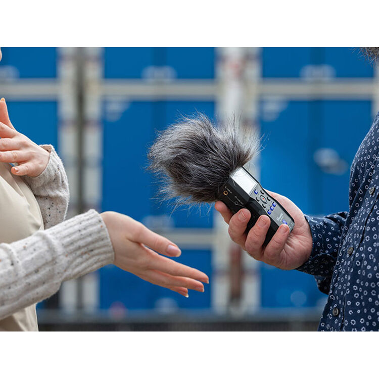 Zoom APH-4e digital recorder with built-in microphones and control buttons for high-quality audio recording.