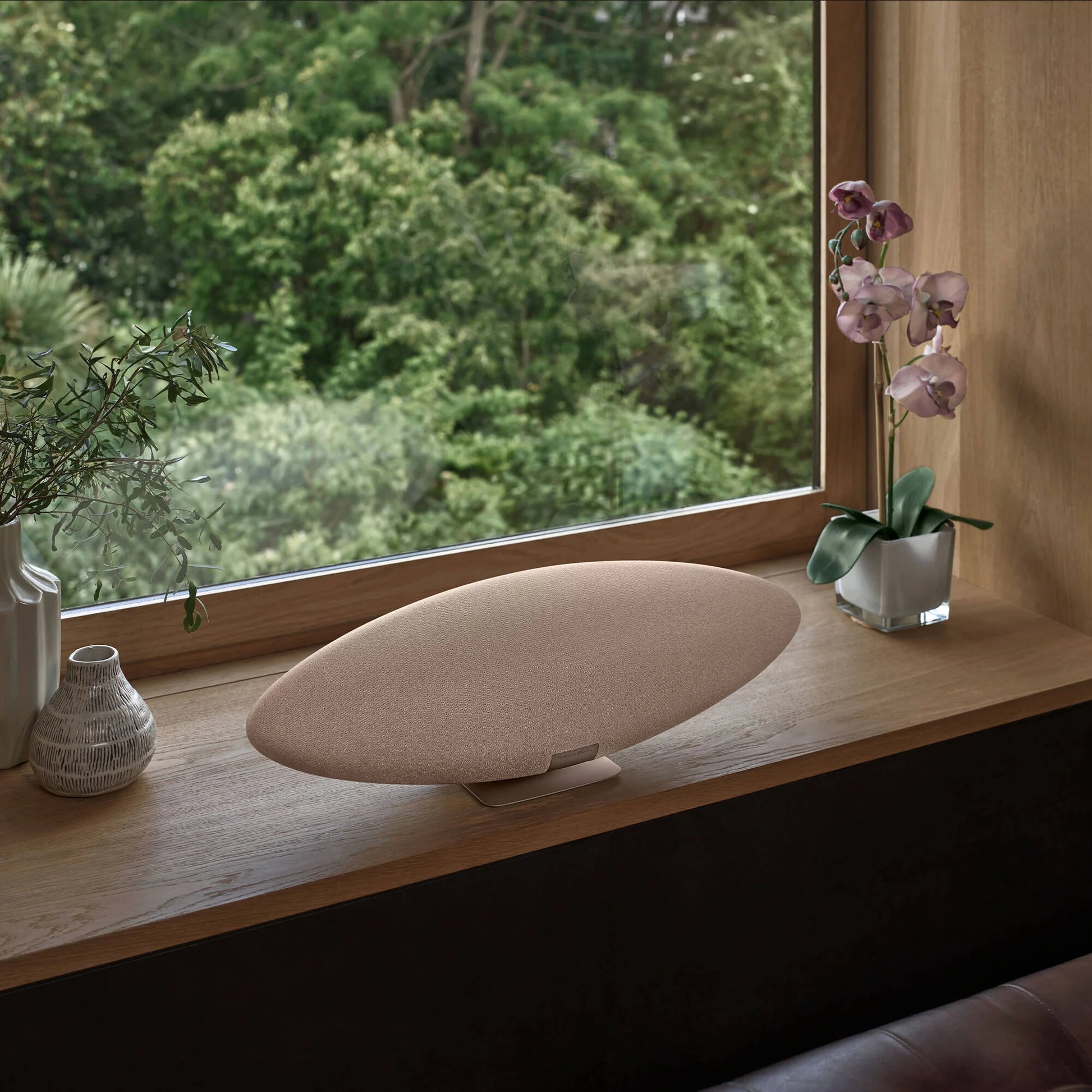 Bowers & Wilkins Zeppelin Pro Edition wireless speaker with sleek design and premium finish, showcasing its modern audio device.