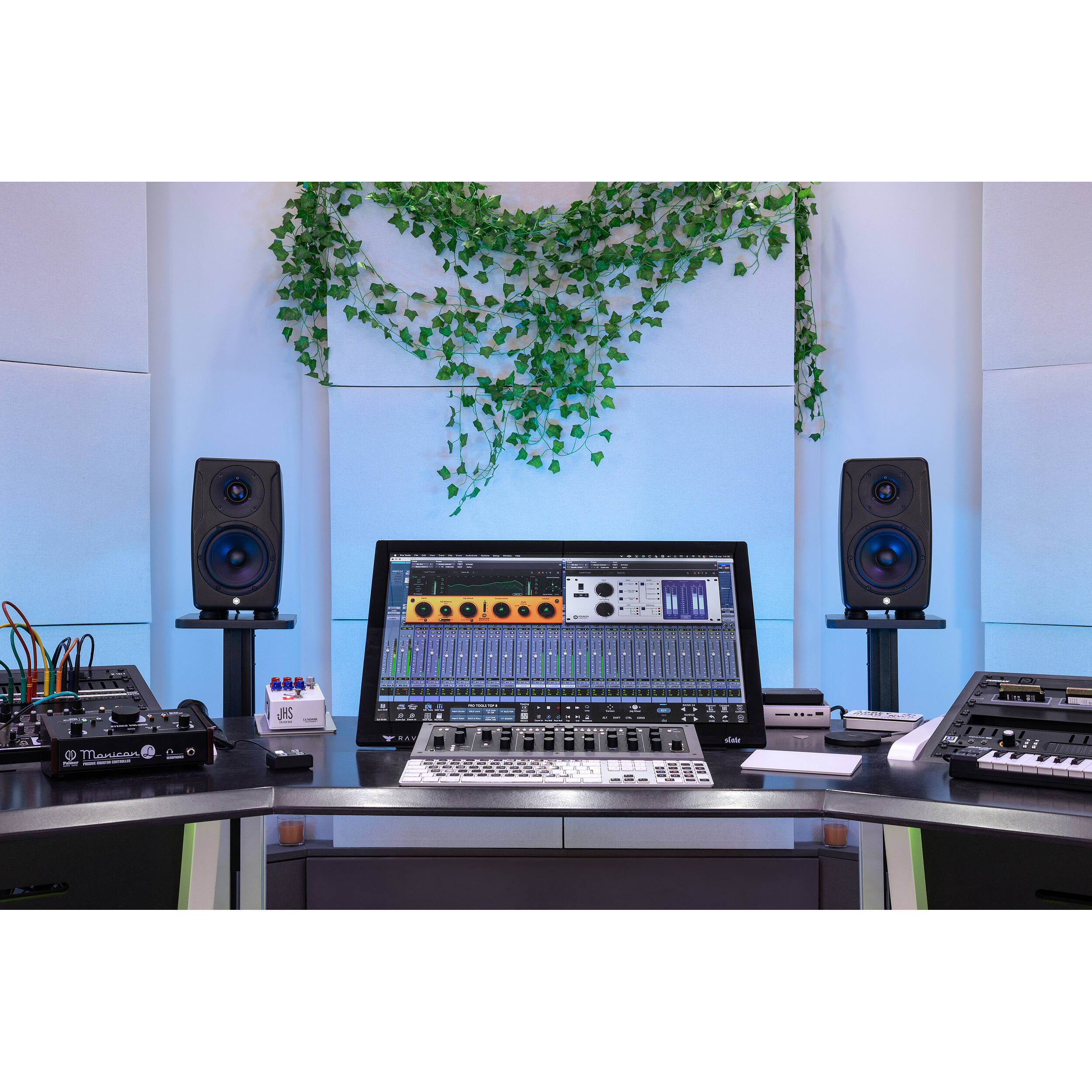 IK Multimedia iLoud Precision 5 (1本) IK Multimedia iLoud Precision 5（ペア）｜ミュージックランドKEY