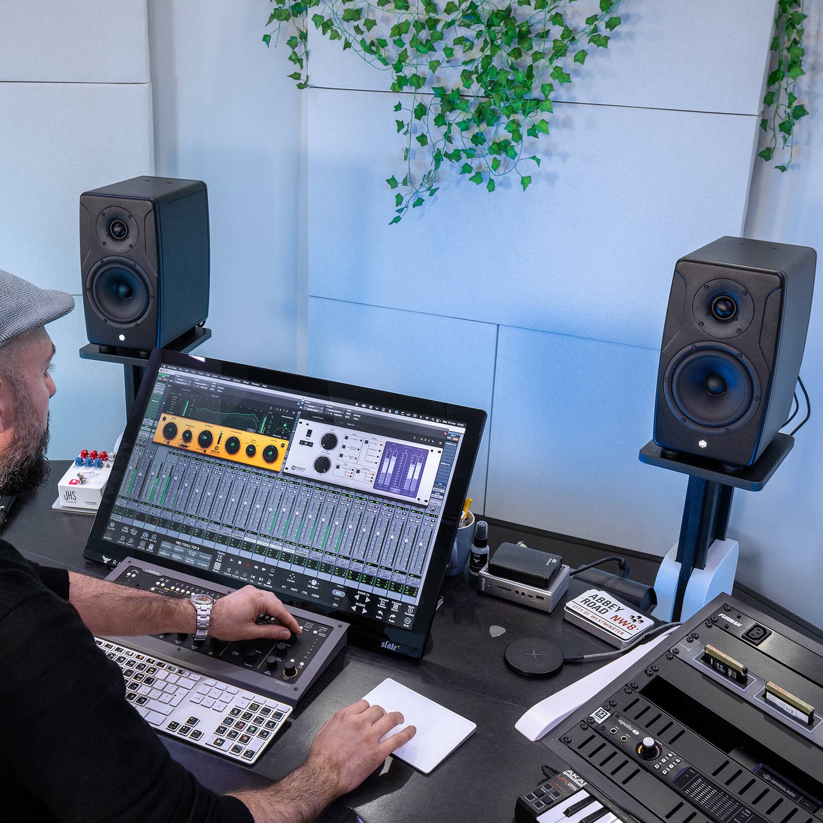 IK Multimedia iLoud Precision 6 MK2