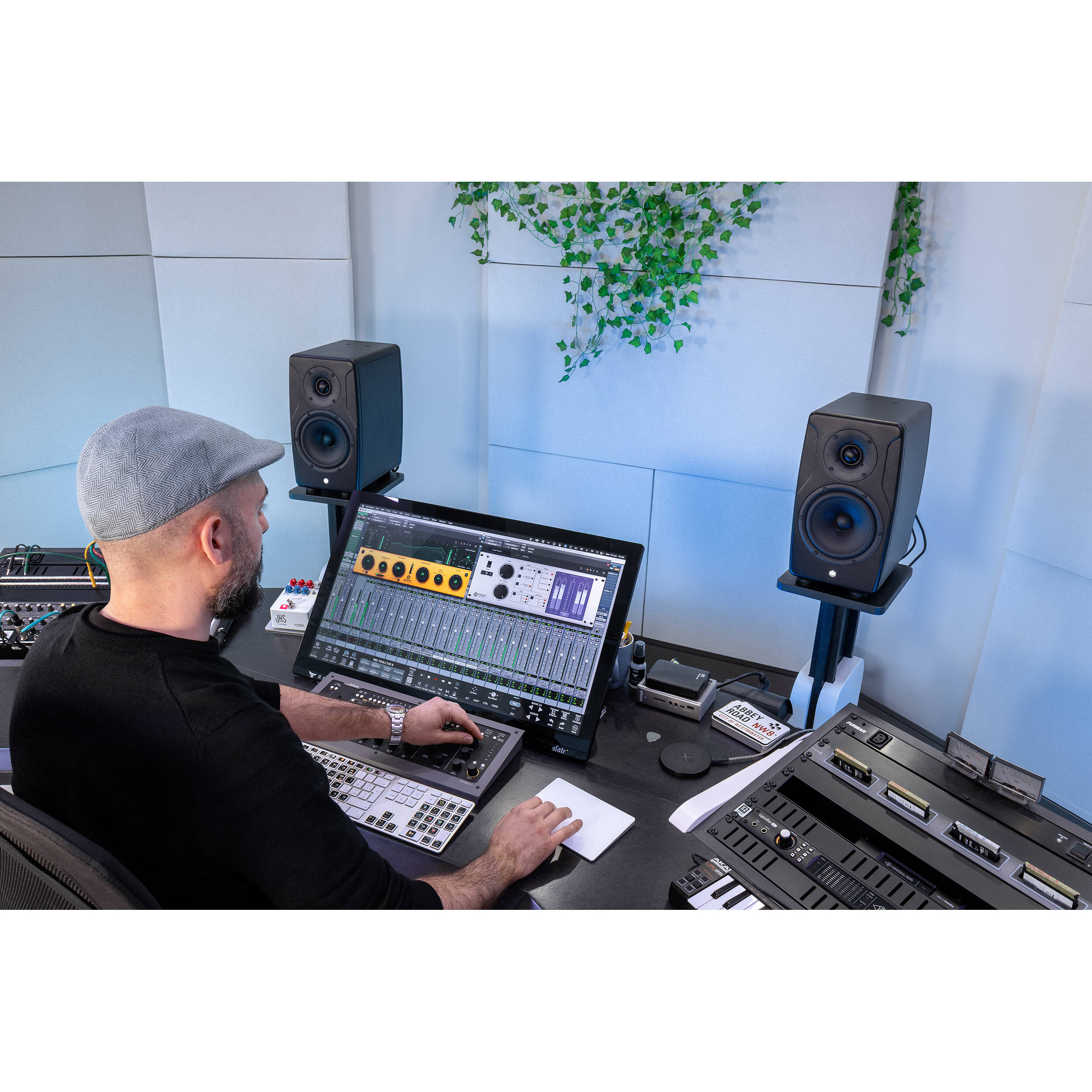 IK Multimedia iLoud Precision 6 MK2