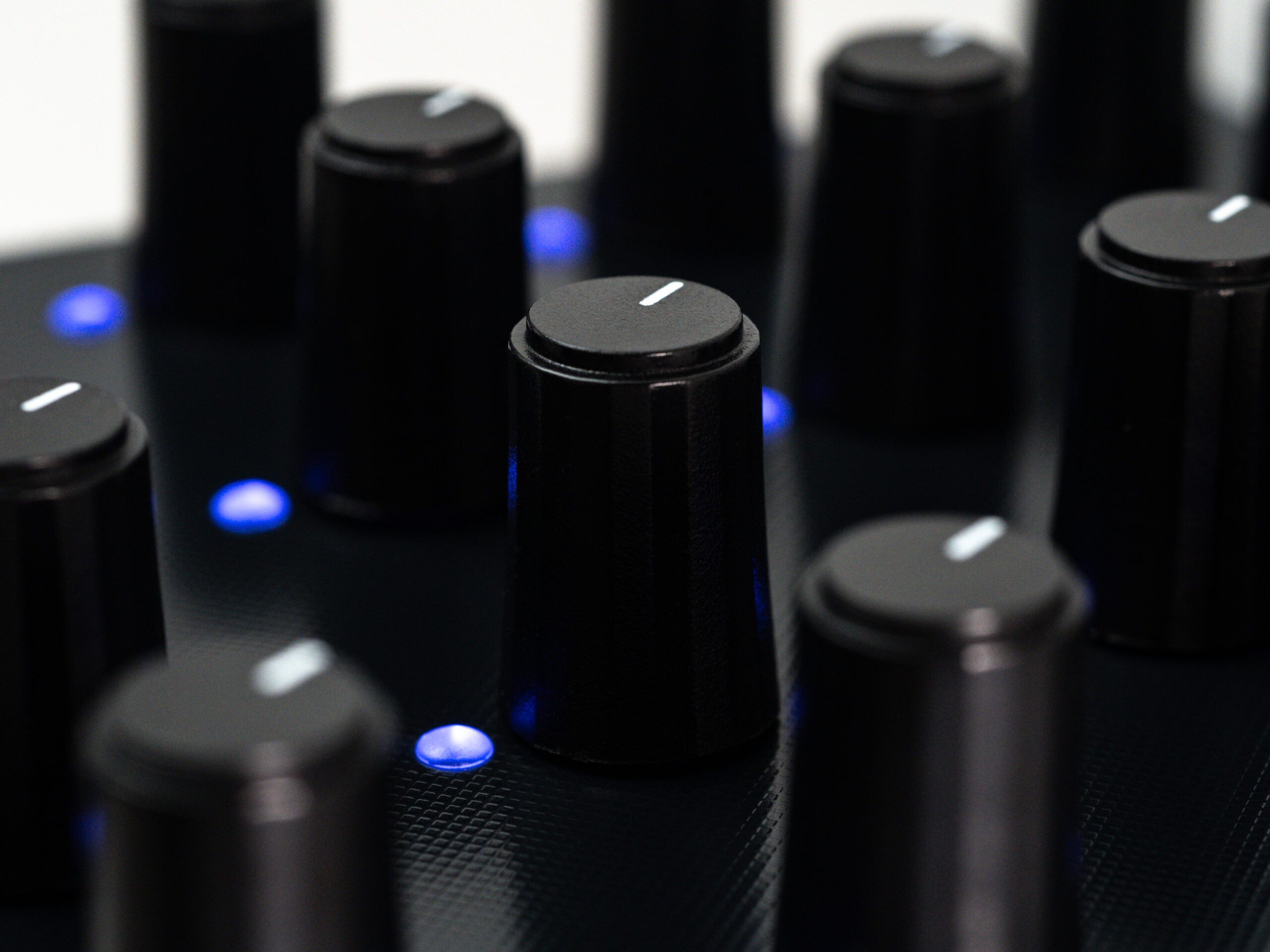 Intech Studio PO16 Linear (Series 3) | Soundium