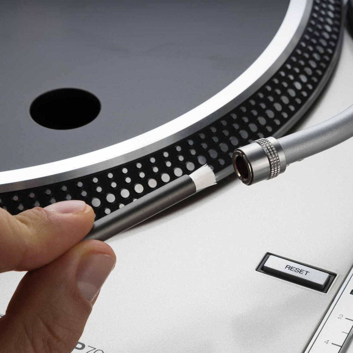 Reloop Tonearm and Cartridge Contact Cleaning Set with brushes and cleaning solutions for maintaining turntable cartridges.