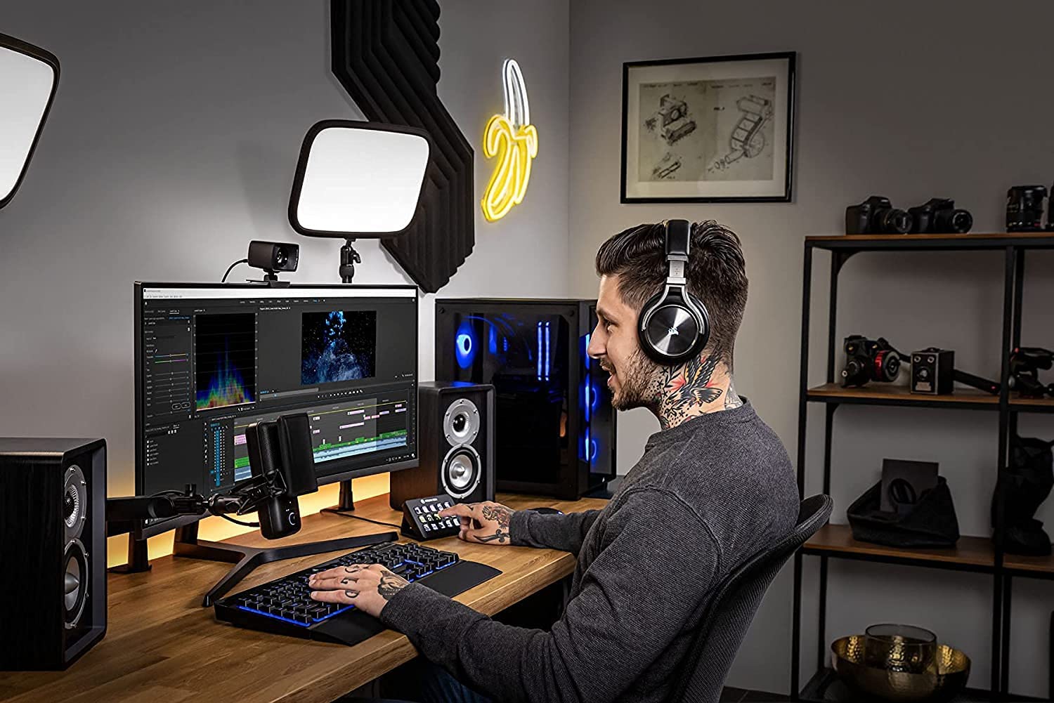 Elgato Wave Mic Arm Low Profile, a sleek broadcast microphone arm with adjustable joints and cable management for recording setups.
