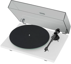 Pro-Ject T1 EVO turntable with sleek design, tonearm and platter, showcasing a modern high-quality record player.