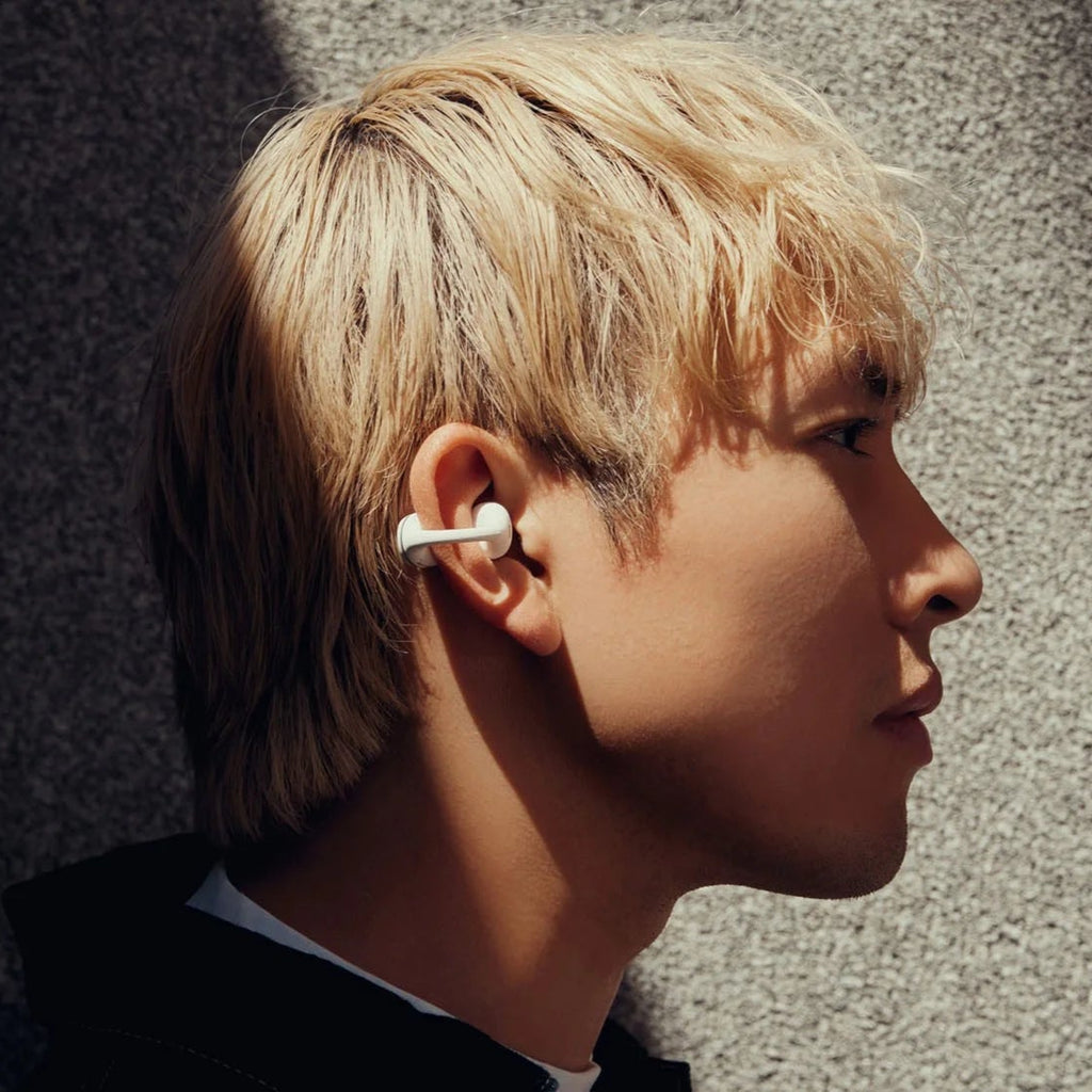 Wireless in-ear headphones Beyerdynamic Amiron Zero with ear clips, sleek design, and premium audio quality.