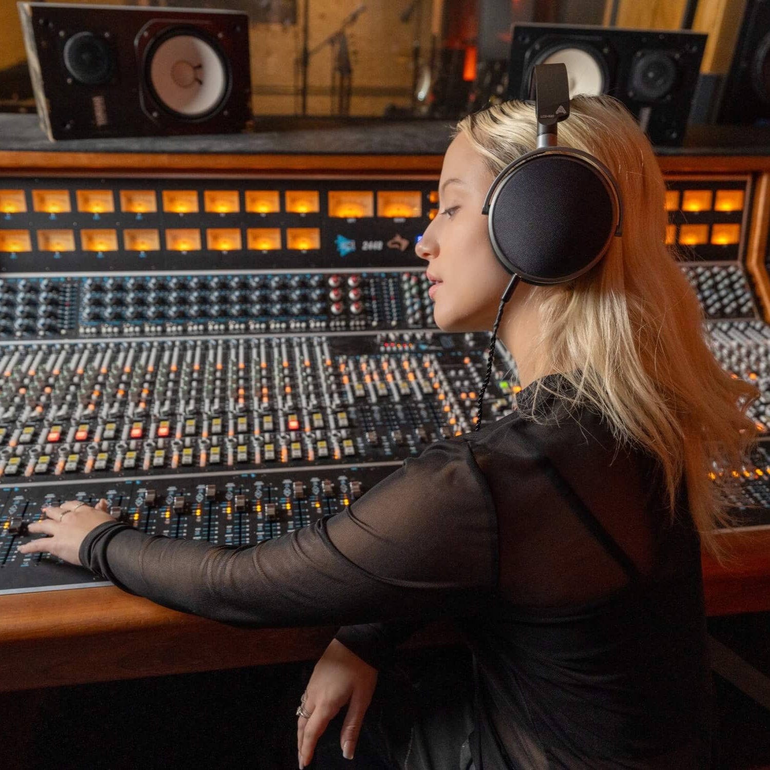 Audeze LCD-S20 | Studio Headphones | Soundium