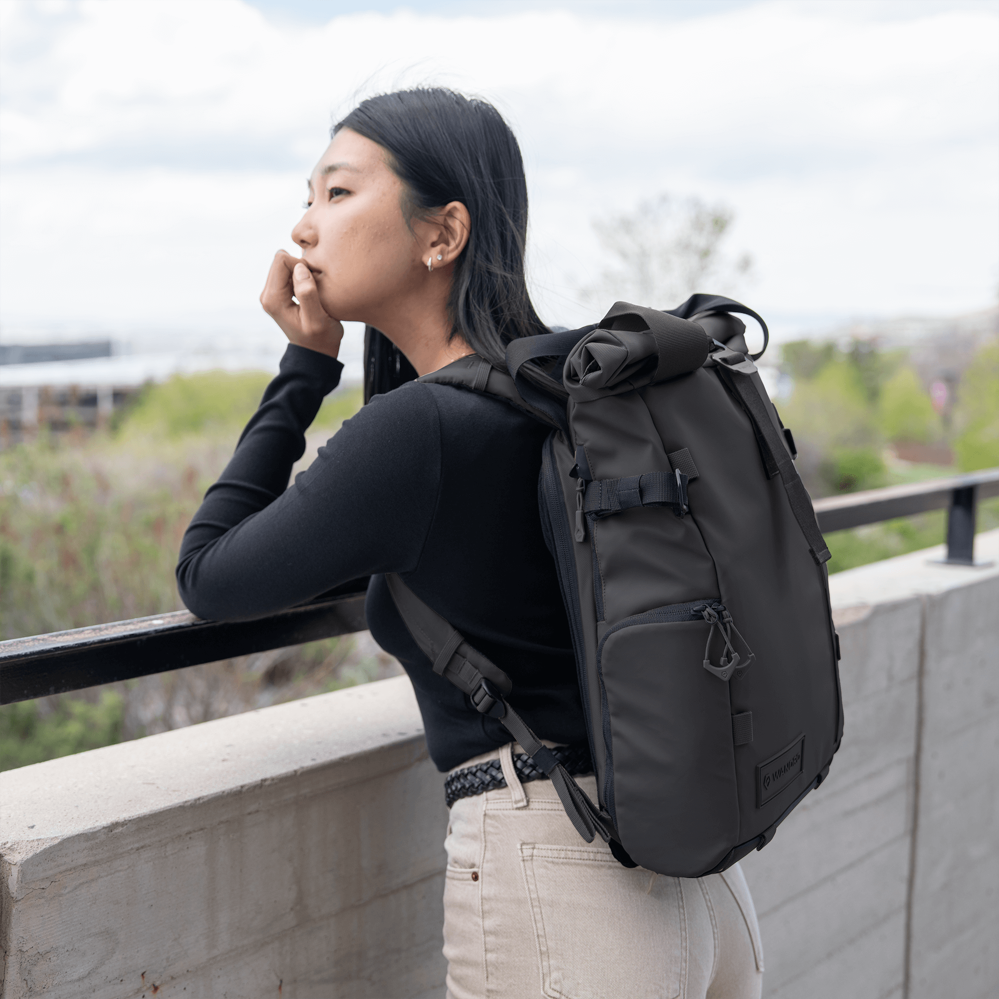 Wandrd Prvke 15L photo bundle black video equipment bag with lifestyle shot showing compact, versatile camera gear storage.