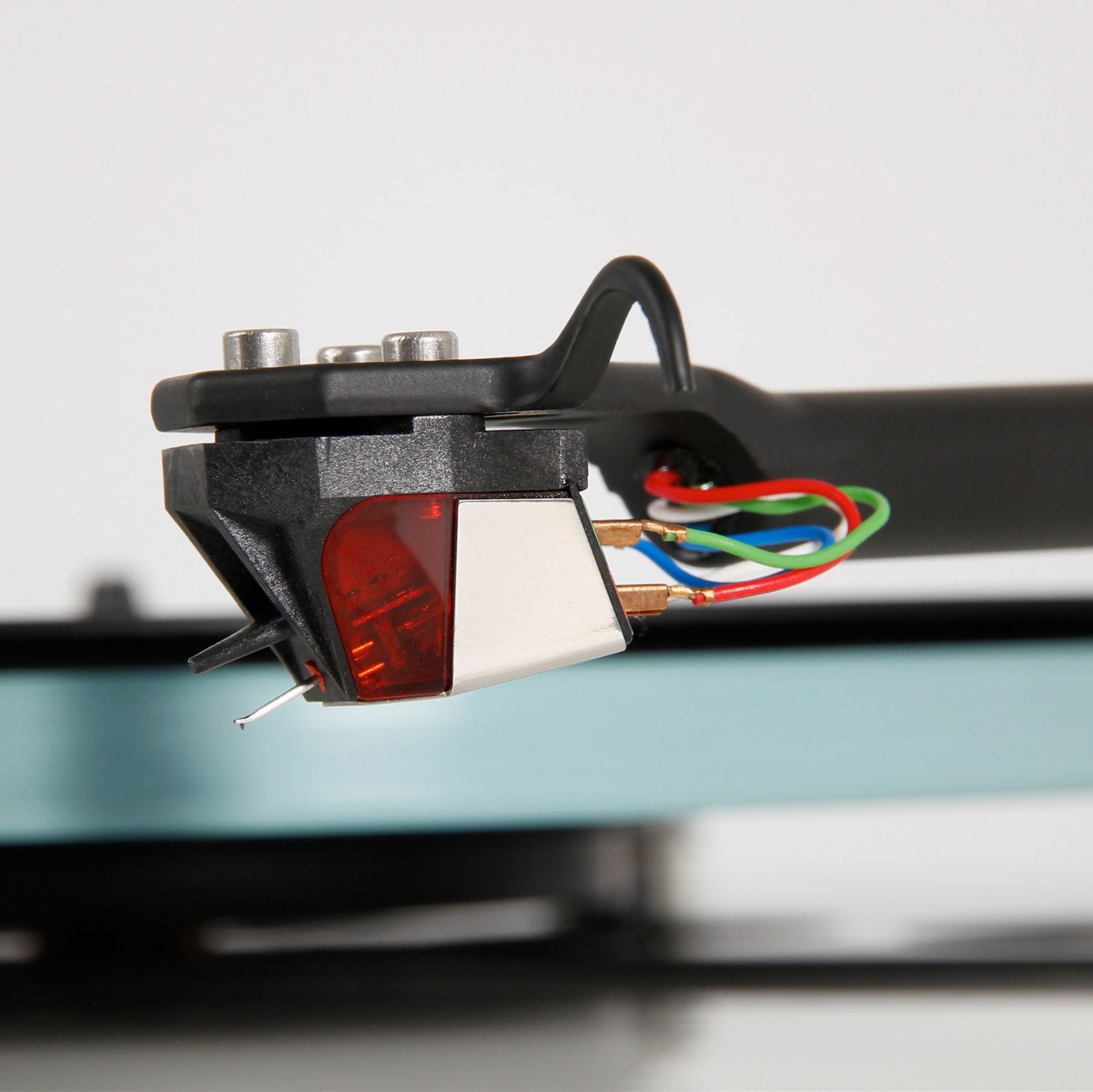 Rega Nd3 turntable cartridge with black body and stylus, designed for high-quality vinyl playback.