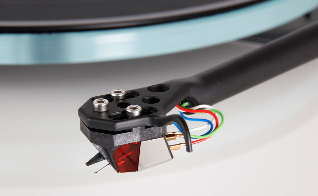 Rega Nd3 turntable cartridge with stylus, black body and gold accents, designed for high-quality vinyl playback.