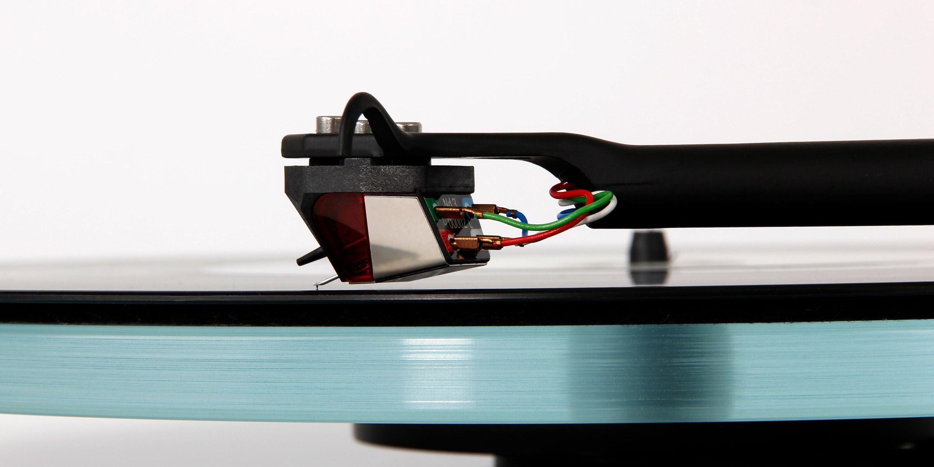 Rega Nd3 turntable cartridge with stylus, black body and gold tone, designed for high-quality audio playback.