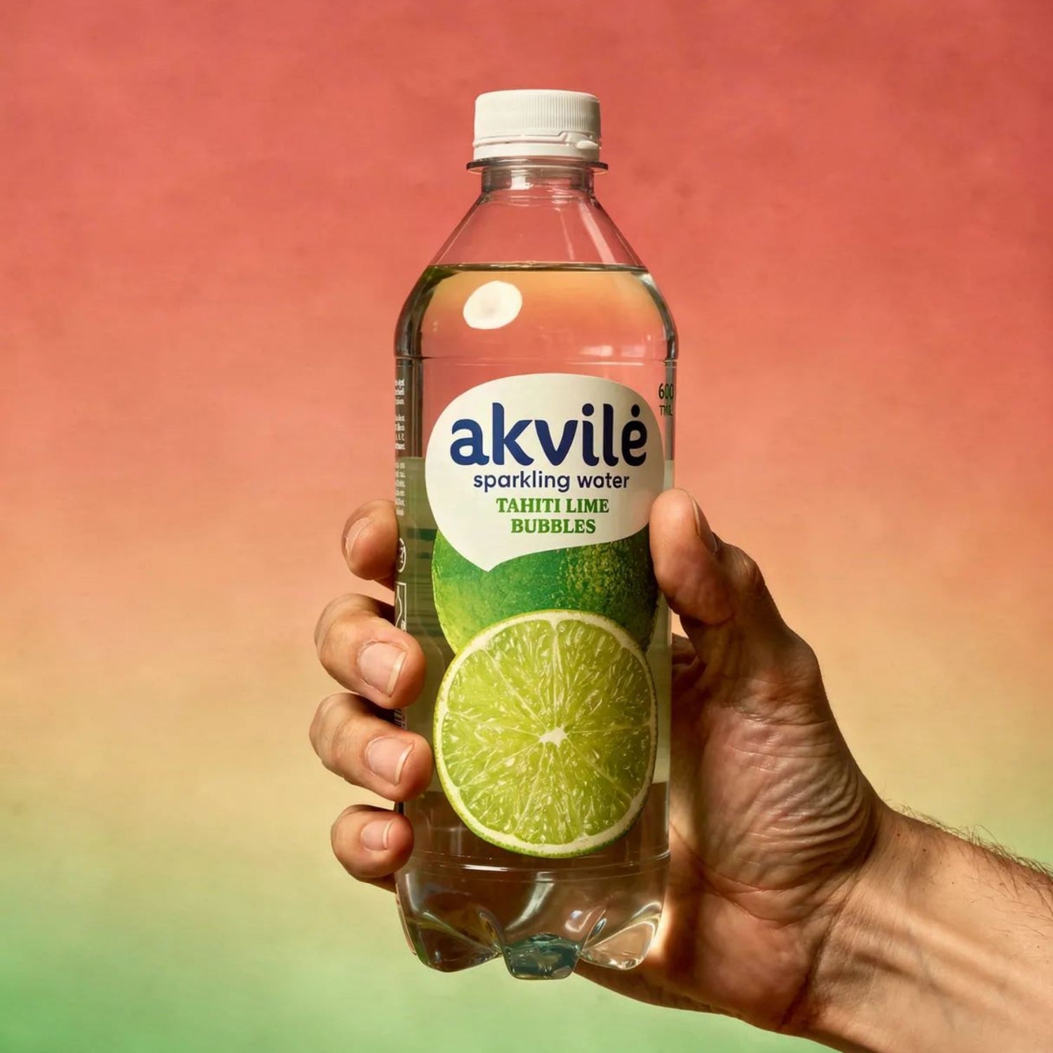 Akvilė Tahiti Lime lightly sparkling water in a 600ml bottle, clear liquid with lime flavor, depicted in an illustration.