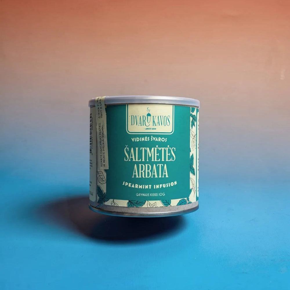 Can of Dvaro Kavos saltmetes arbata on a gradient background