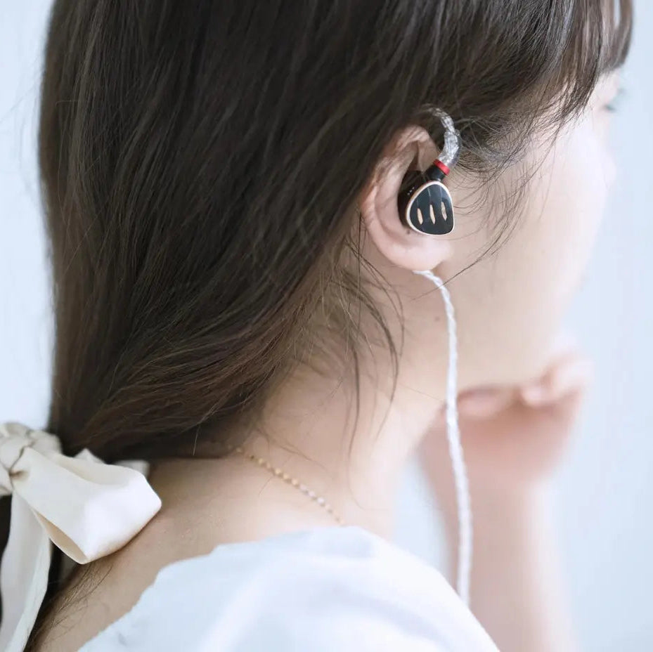 FiiO FH5S wired in-ear headphones, lifestyle shot