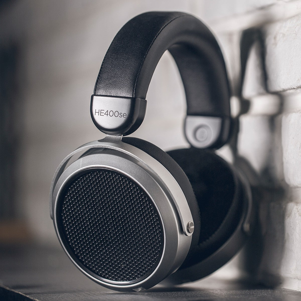 HiFiMAN HE400se Open-Back Planar Magnetic Headphones | Soundium