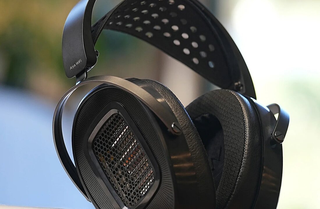 HiFiMAN Arya WiFi lifestyle