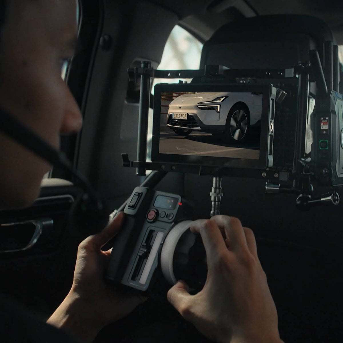 Hollyland Pyro Ultra receiver feeding a focus puller monitor