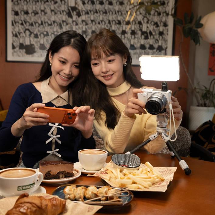 Zhiyun LED Fiveray M40 SE Combo bi-color LED light panel with adjustable brightness and color temperature for professional lighting.