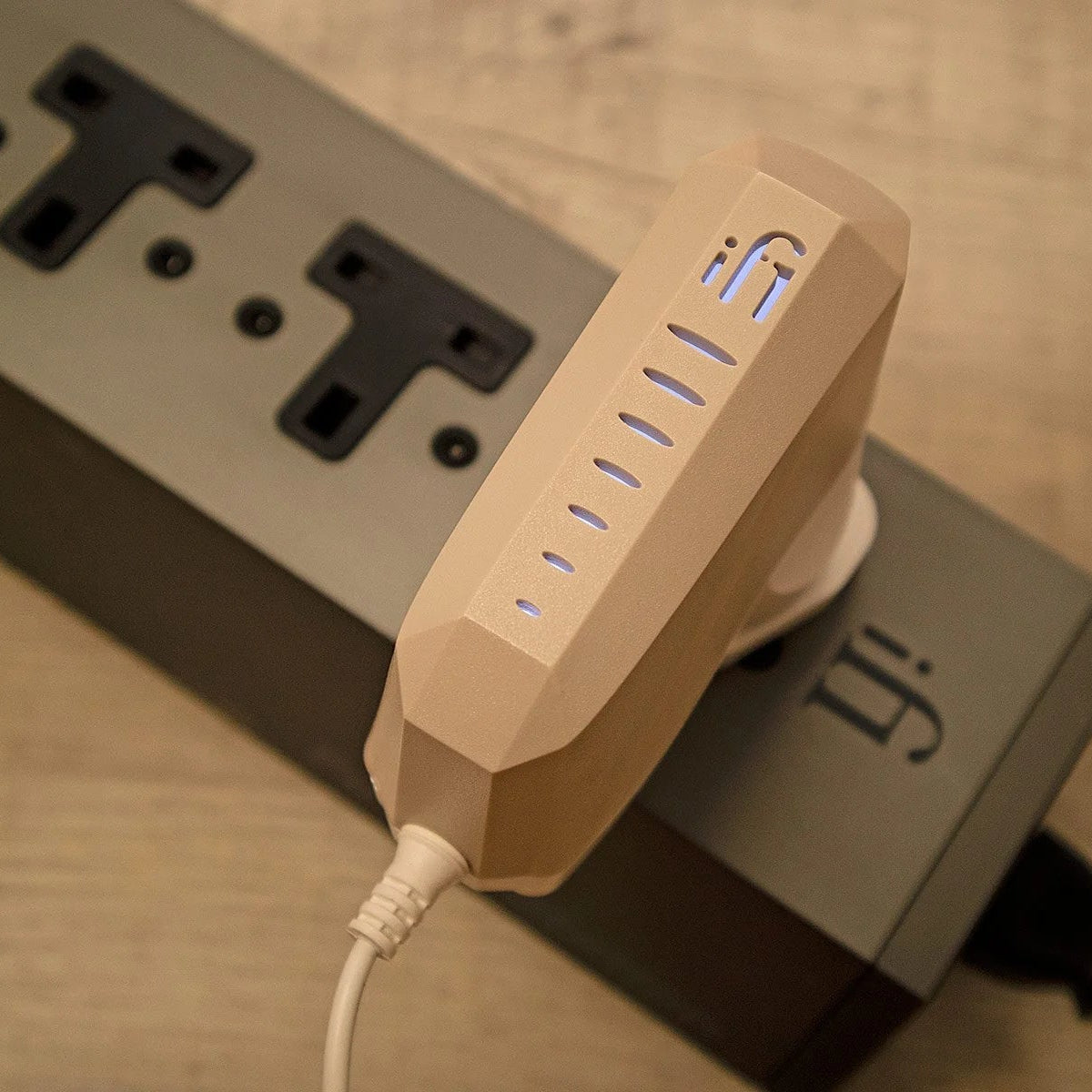 SilentPower iPower X power supply unit with sleek design and multiple output ports for efficient energy distribution.