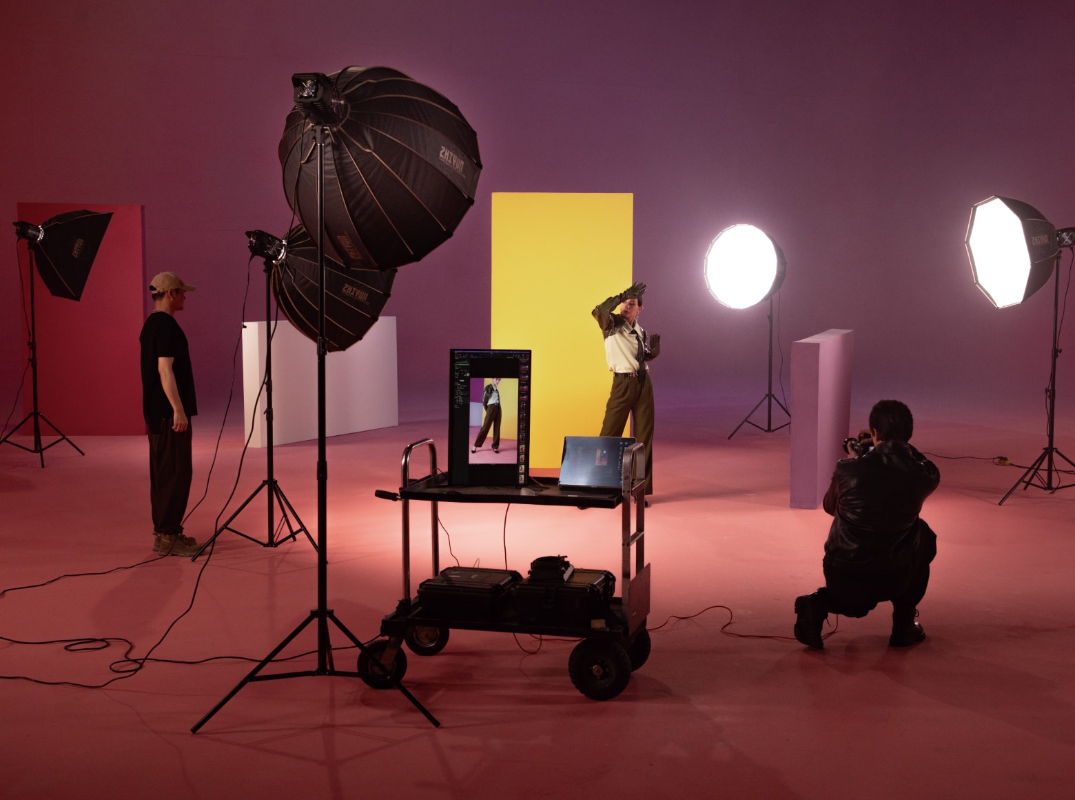 Zhiyun Molus B300