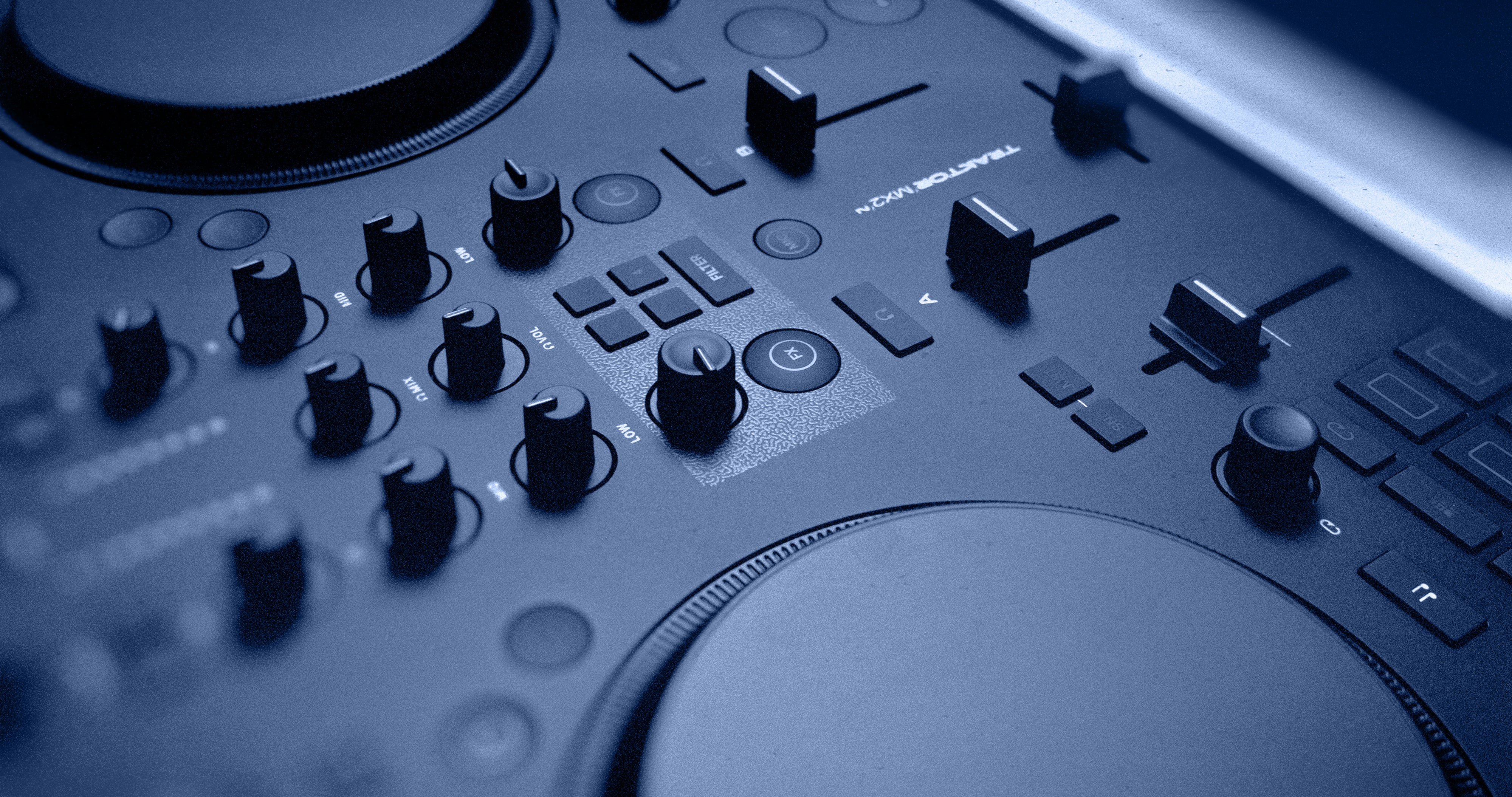 Native Instruments Traktor MX2 | DJ Controllers | Soundium