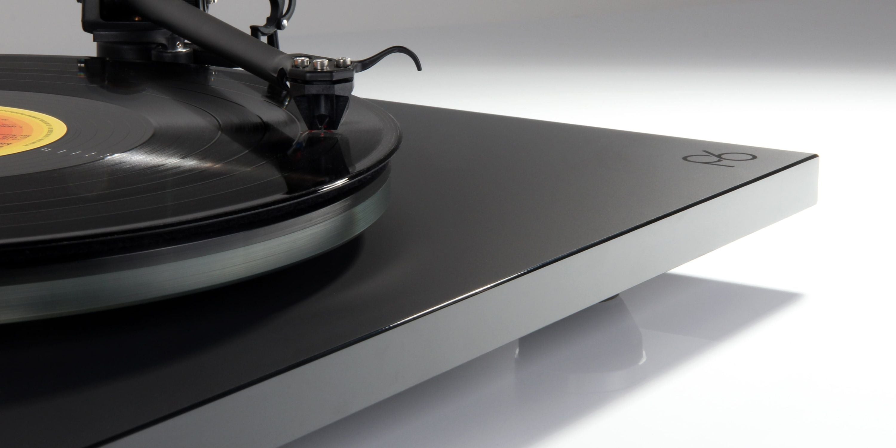 Rega Planar 6 (Polaris Grey, w/ Nd5 Cartridge)