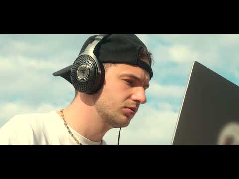 Lataa video: 