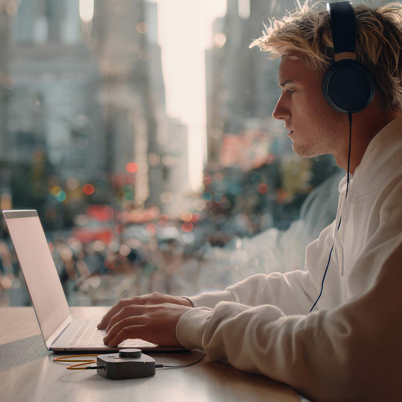 IK Multimedia ARC ON EAR