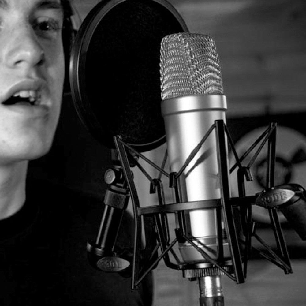 Rode SM6 microphone shock mount with adjustable suspension and mounting hardware for professional audio recording.