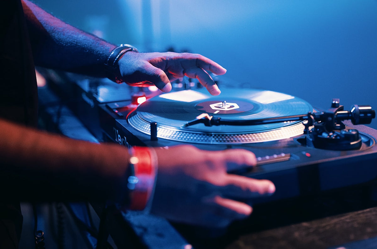 Technics SL-1200 MK7 DJ turntable with black platter and tonearm, showcasing professional audio equipment for DJs.