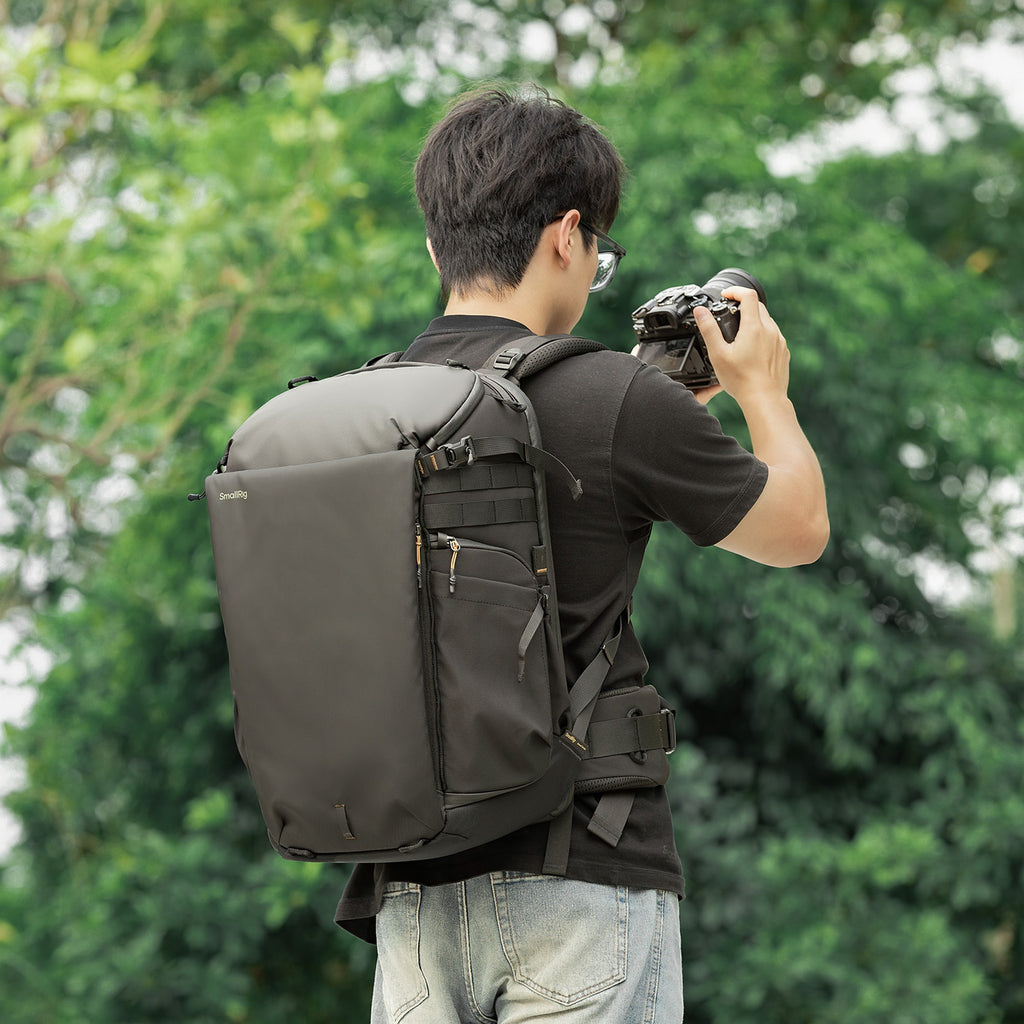 SmallRig Outra 25 backpack on a photographer