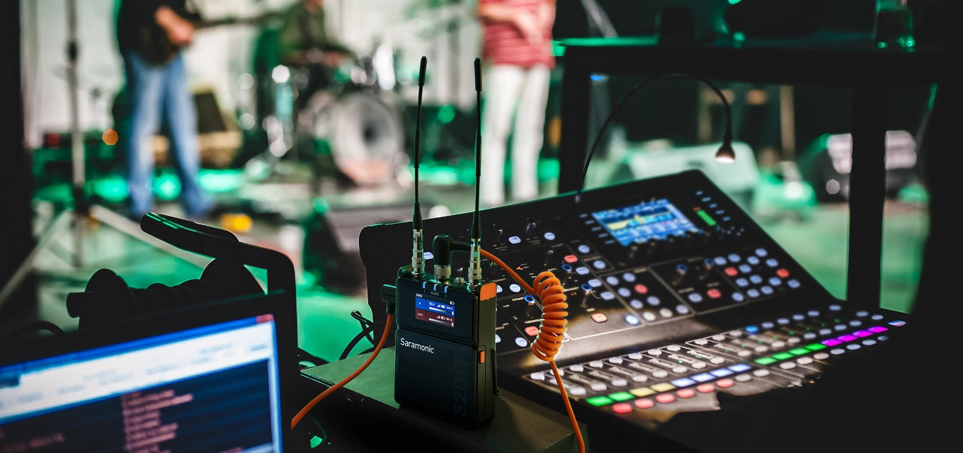 Saramonic K9 professional wireless microphone system with handheld microphone and receiver, ideal for audio recording and broadcasting.