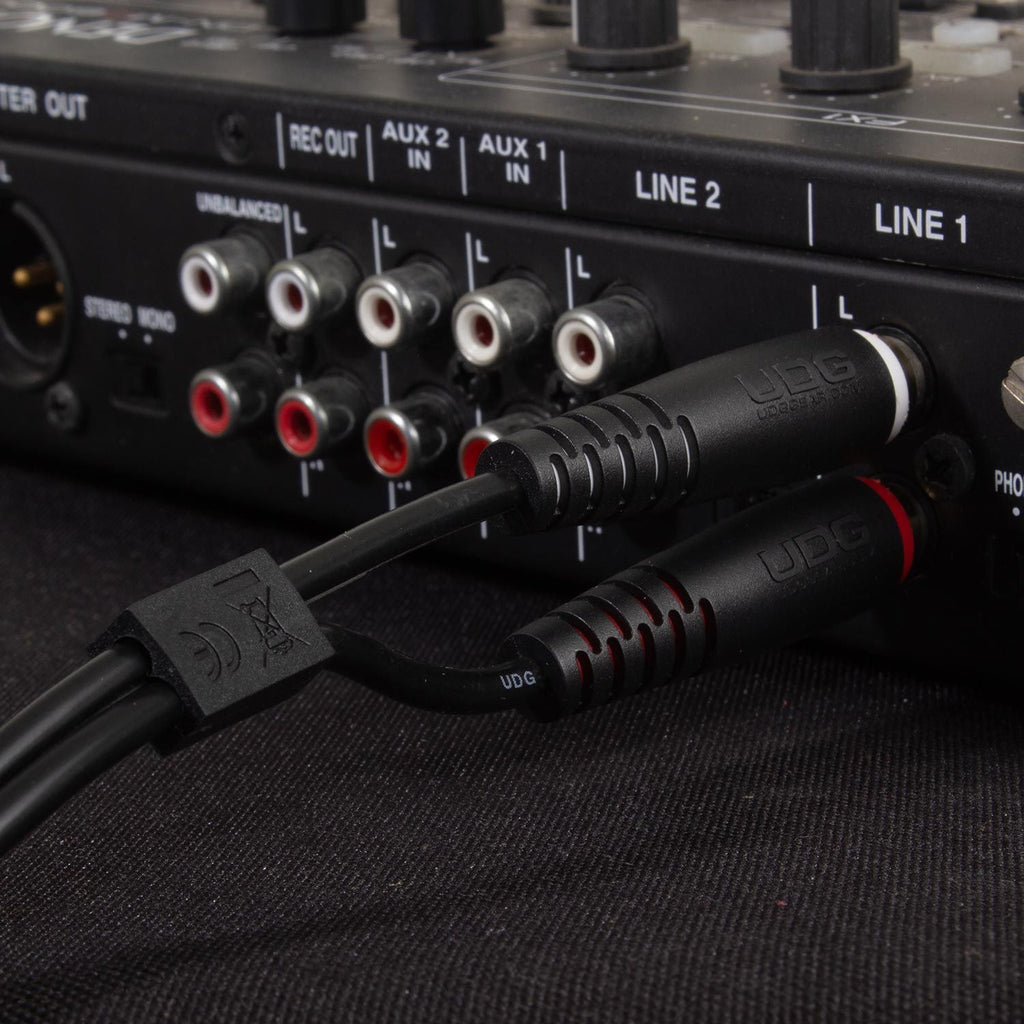 UDG Ultimate Audio Cable Set RCA, black straight RCA cables 1.5 meters, designed for high-quality audio connections.