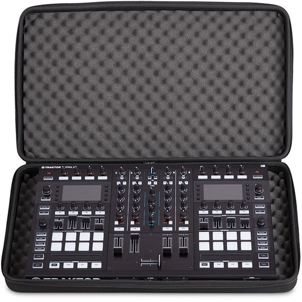 UDG Creator Extra Large Black Hardcase for DJ controllers, featuring a durable design and secure fit for equipment protection.