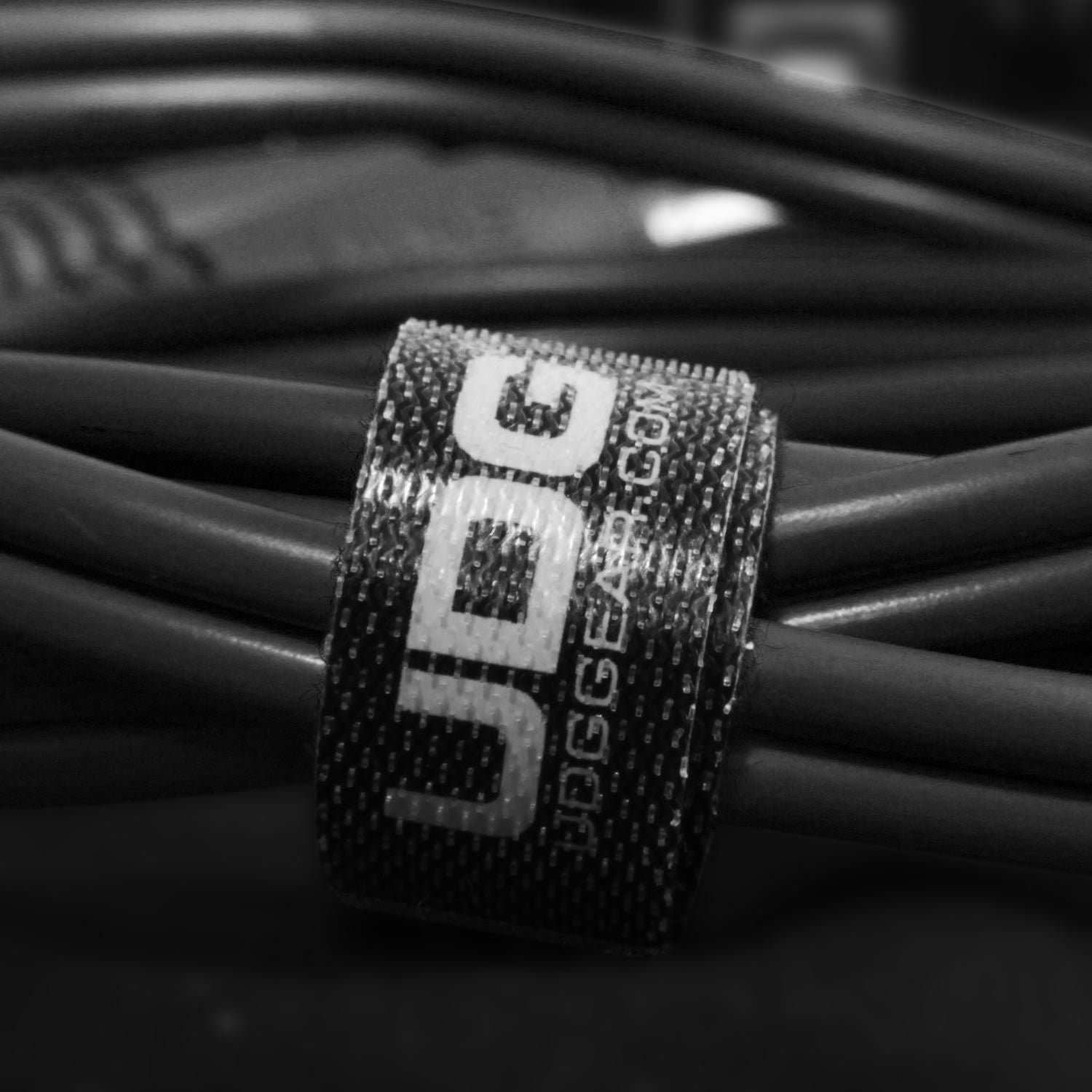 UDG Ultimate Audio Cable Set RCA-RCA cable, black UDG cable wrap close-up