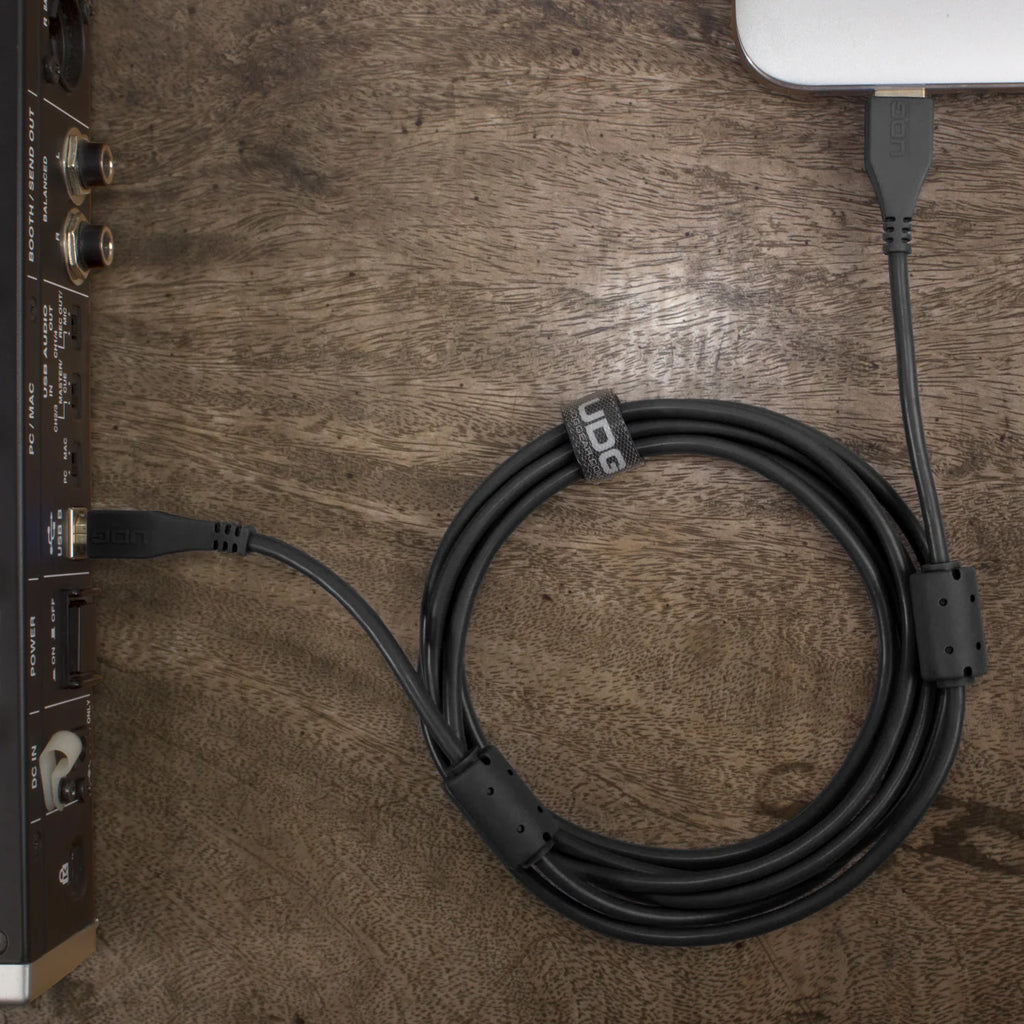 UDG Ultimate Audio Cable USB 2.0 A-B, 2m straight black cable for reliable audio and data transfer in professional setups.