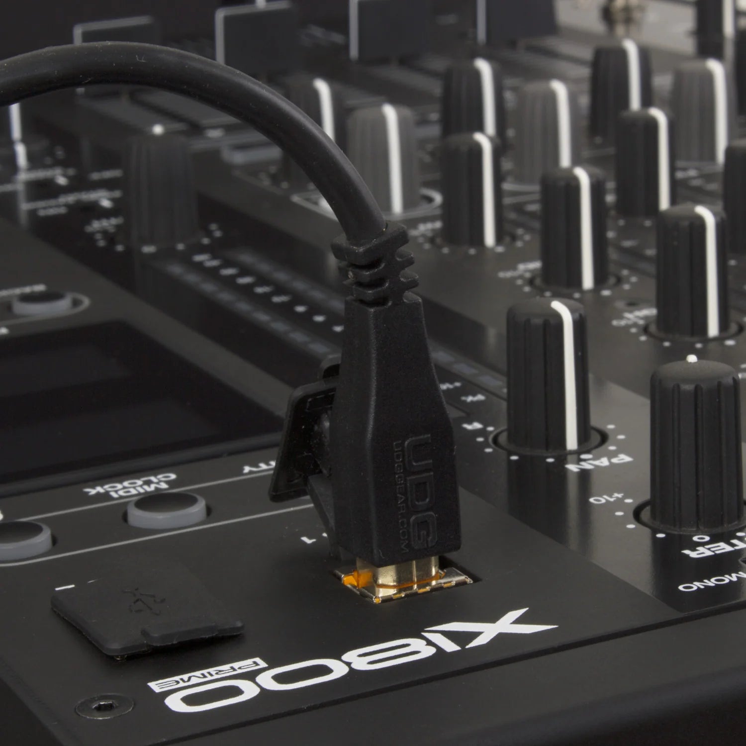 UDG Ultimate Audio USB 2.0 A-B straight 2m black audio cable for connecting devices, with a durable UDG brand design.