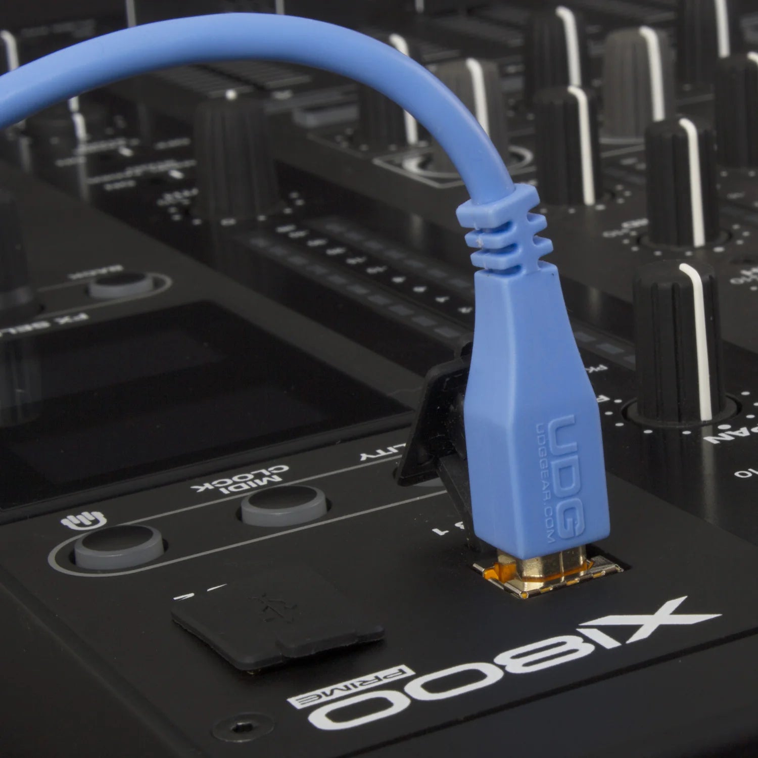 UDG Ultimate Audio Cable USB 2.0 A-B straight light blue 2m USB cable for audio and data transfer.